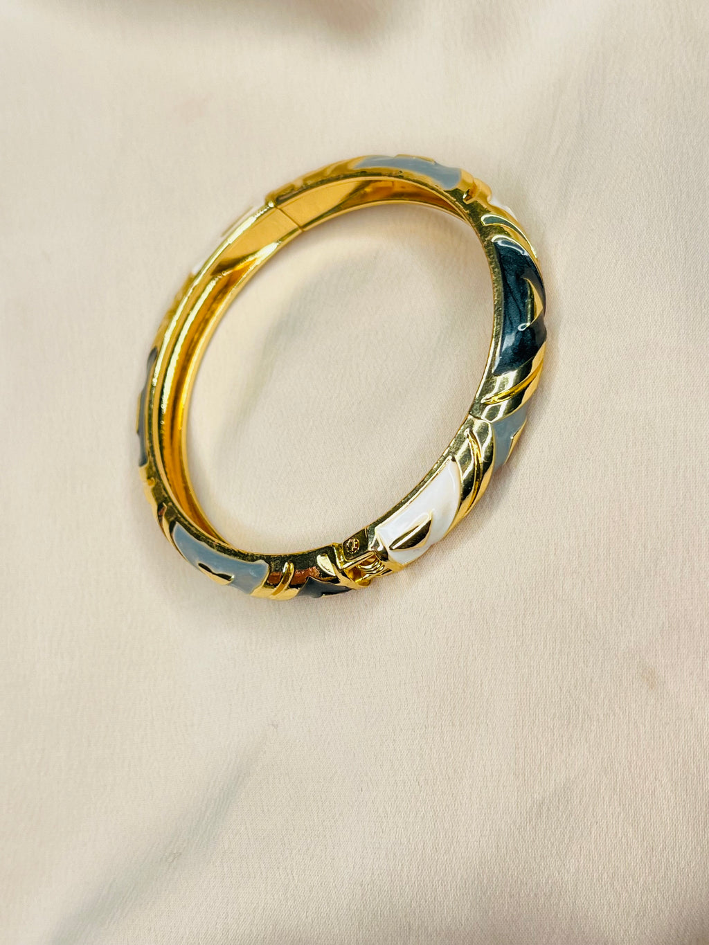 The sea bangle