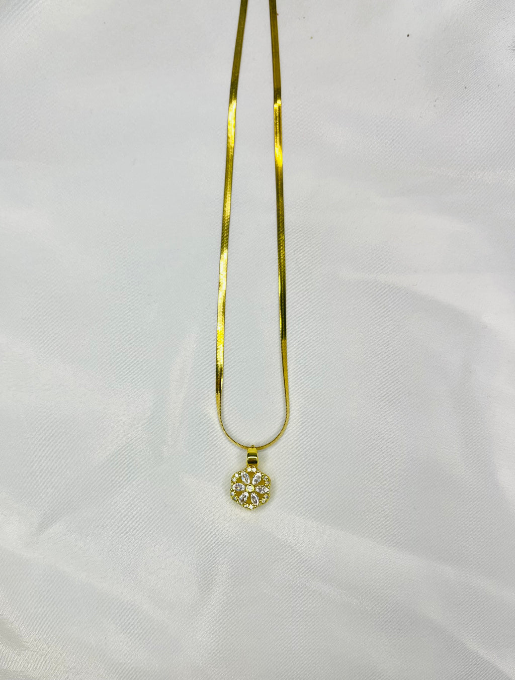 The petal glow necklace