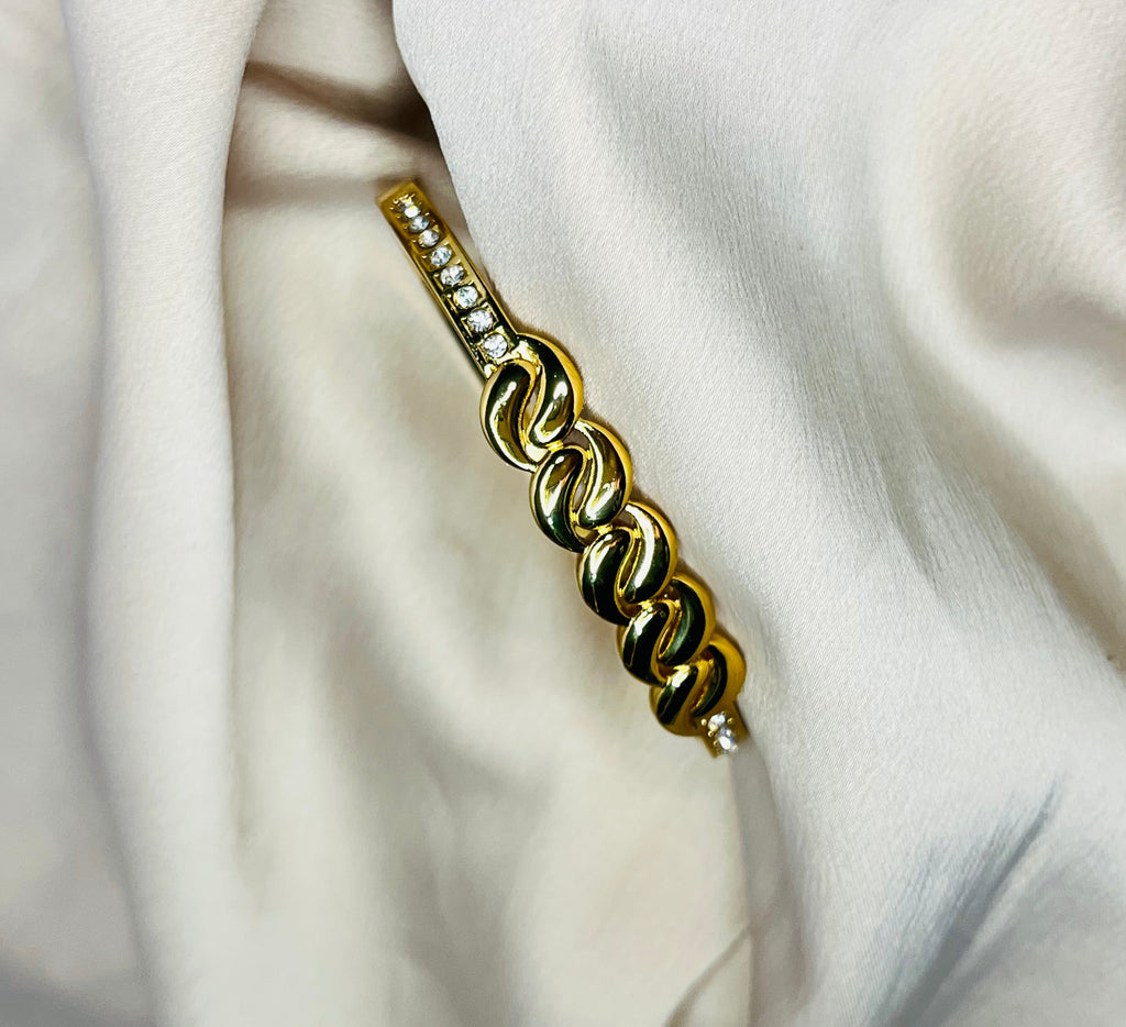 The glow link bracelet