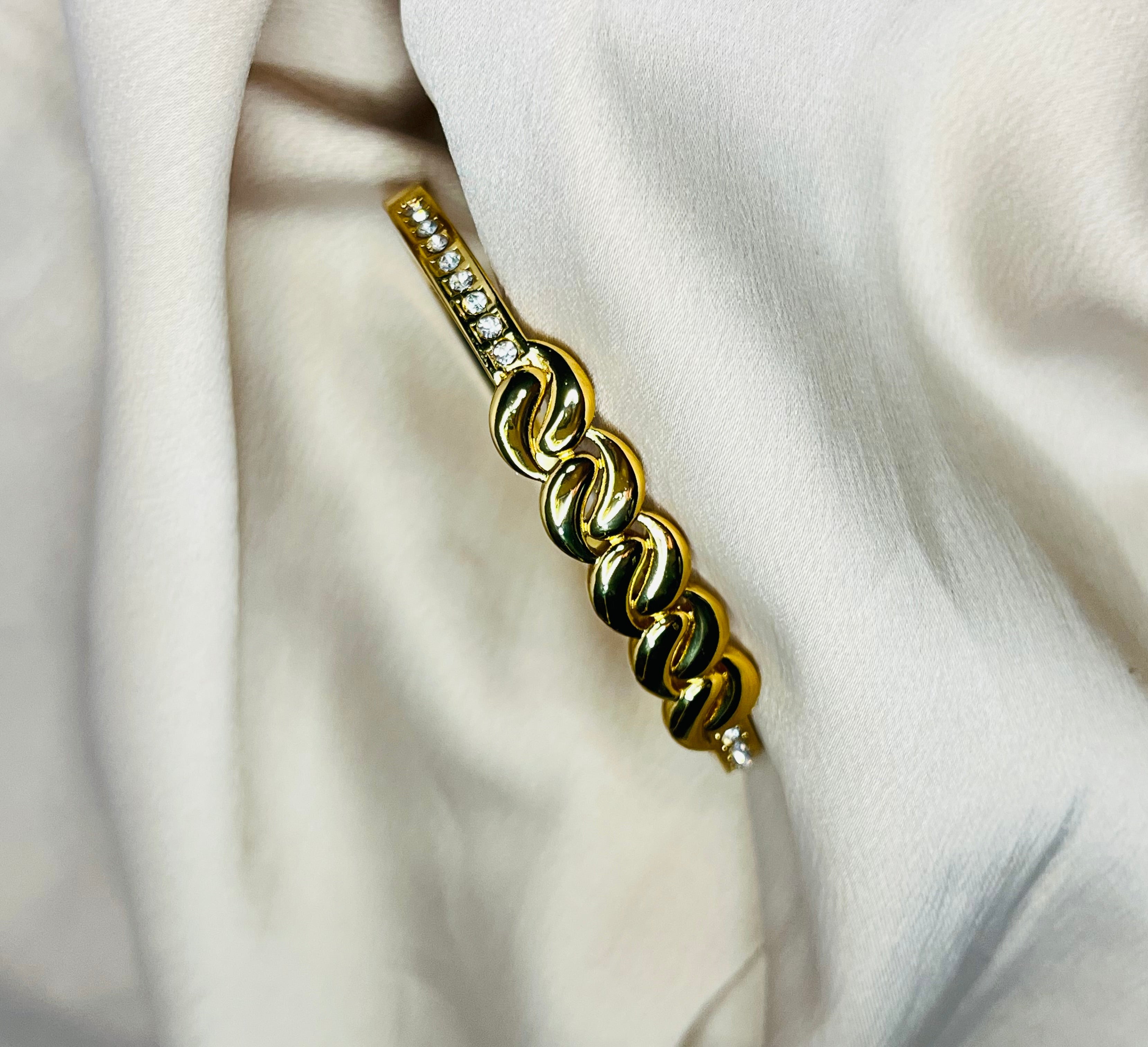 The glow link bracelet