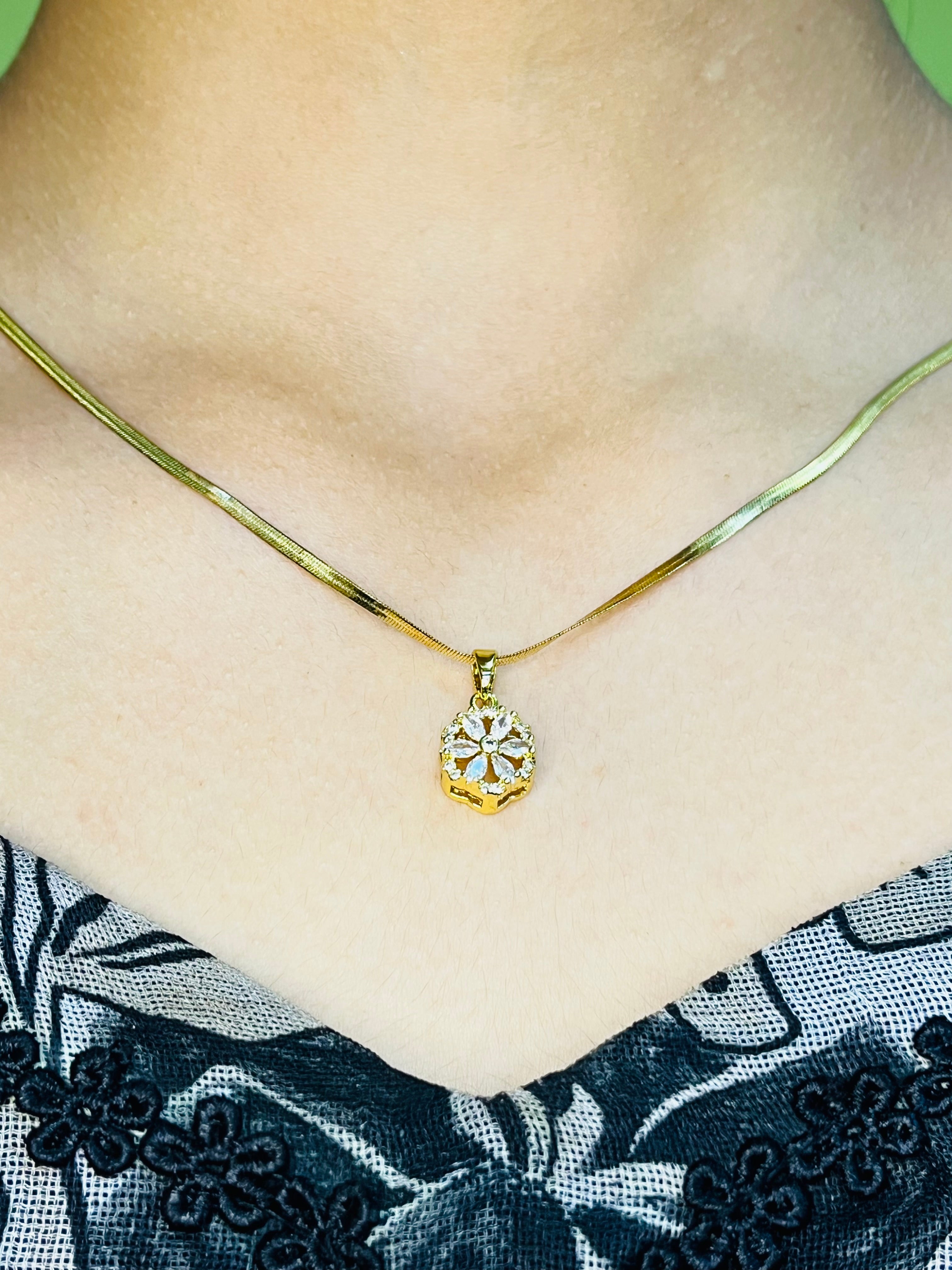 The petal glow necklace